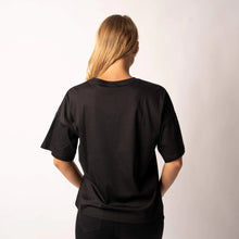 Indlæs billede til gallerivisning BARA - Black Recycled T-shirt
