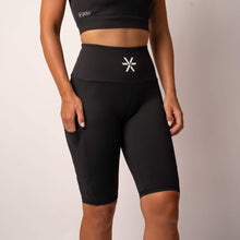Indlæs billede til gallerivisning BARA - Black Long Pocket Shorts
