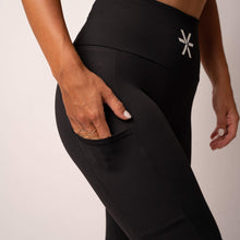 Indlæs billede til gallerivisning BARA - Black Long Pocket Shorts
