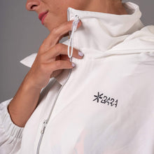Indlæs billede til gallerivisning SPAR 20%: White Effortless Jacket   - BARA
