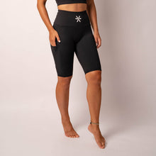 Indlæs billede til gallerivisning BARA - Black Long Pocket Shorts
