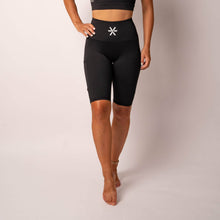 Indlæs billede til gallerivisning BARA - Black Long Pocket Shorts
