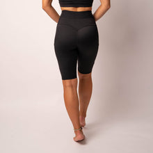 Indlæs billede til gallerivisning BARA - Black Long Pocket Shorts
