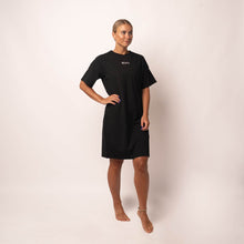 Indlæs billede til gallerivisning BARA - Black T-Shirt Dress
