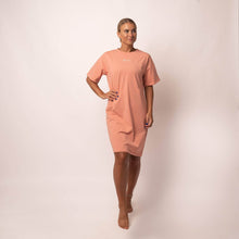 Indlæs billede til gallerivisning BARA - Rose T-Shirt Dress
