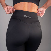 Indlæs billede til gallerivisning BARA - Black Pocket Capri Tights
