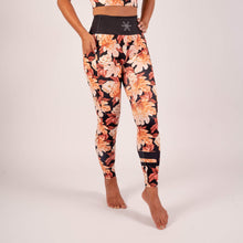 Indlæs billede til gallerivisning BARA - Falling Leaves Pocket Tights
