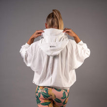 Indlæs billede til gallerivisning SPAR 20%: White Effortless Jacket   - BARA
