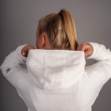 Indlæs billede til gallerivisning SPAR 20%: BARA - White Teddy Sweater (BERT S &amp; XXXL eftir - Eru stórir í tí)
