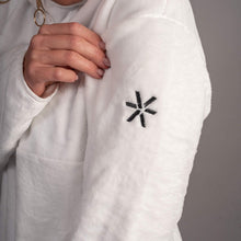 Indlæs billede til gallerivisning SPAR 20%: BARA - White Teddy Sweater (BERT S &amp; XXXL eftir - Eru stórir í tí)
